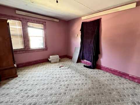 Betty, EYNON, PA 18403