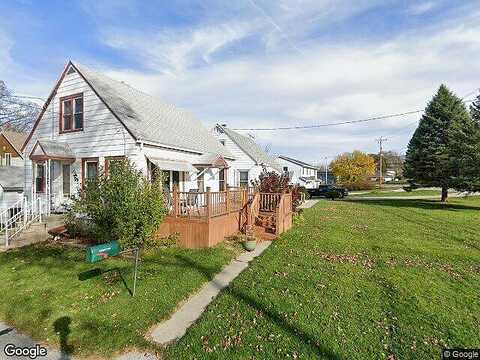 Prospect, PEWAUKEE, WI 53072