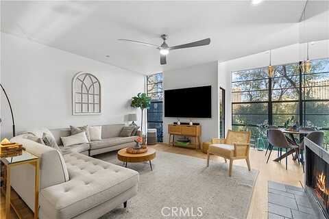 Fredonia, LOS ANGELES, CA 90068