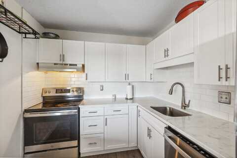 10Th, SAINT PAUL, MN 55101