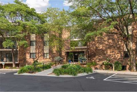 Greenbrier, HOPKINS, MN 55305