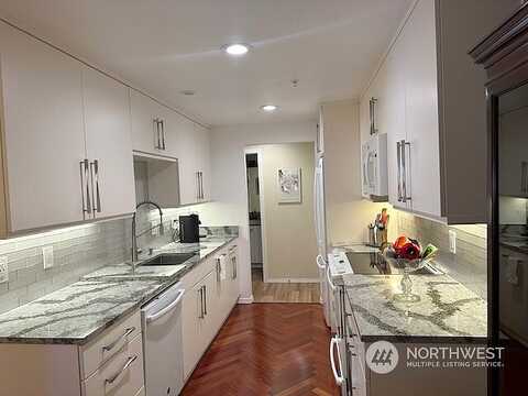 68Th, KENMORE, WA 98028