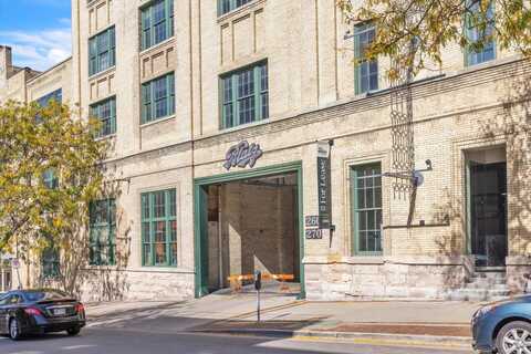 Highland, MILWAUKEE, WI 53202