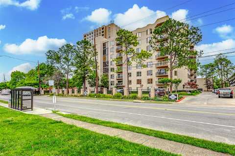 Bering, HOUSTON, TX 77057