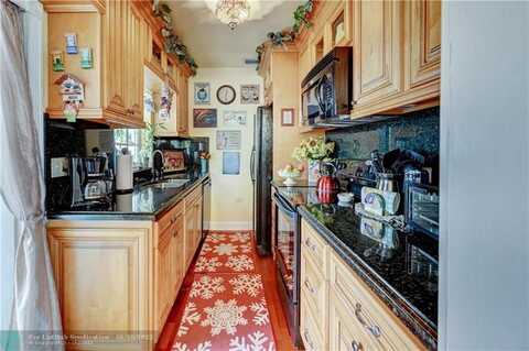 182Nd, NORTH MIAMI BEACH, FL 33162