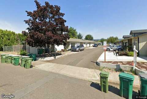 9Th, NEWBERG, OR 97132