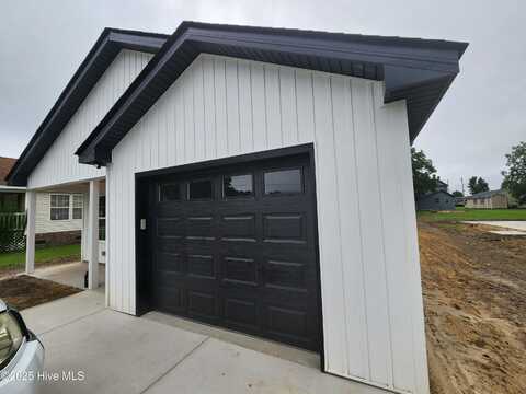 204 King Avenue, Winfall, NC 27985