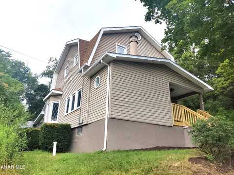 107 N 17th Avenue, Altoona, PA 16601