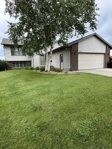 1102 Willow Drive, Aberdeen, SD 57401