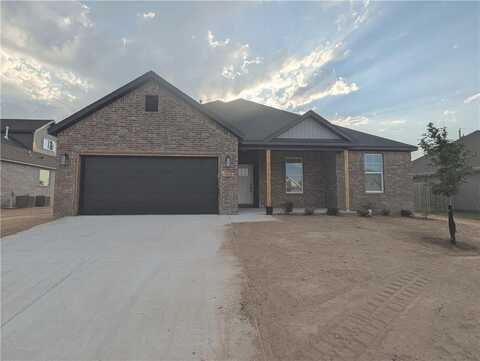 108 White Oak ST, Gentry, AR 72734