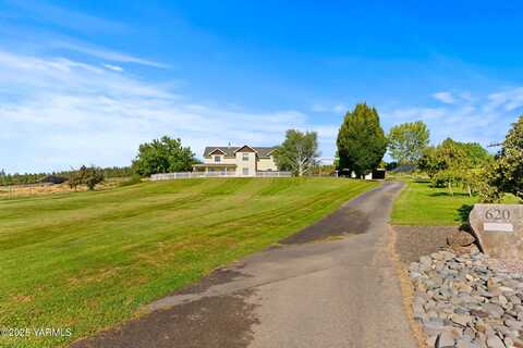 620 Tibbling Rd, Selah, WA 98942