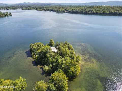 122 Blythewood Dr, Pittsfield, MA 01201