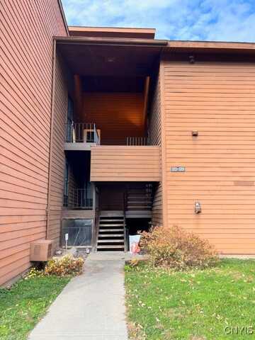 328 Village Boulevard N, Van Buren Pt, NY 13027
