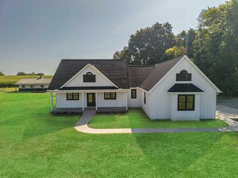 8529 State Route 72, Leesburg, OH 45135