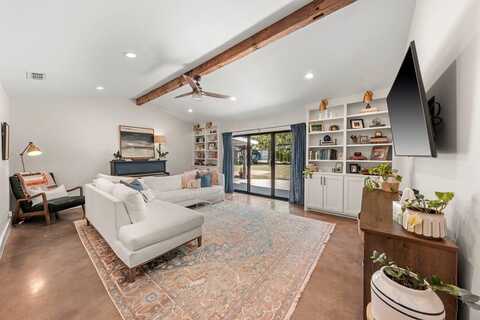 204 -- Forest Trail Dr, Fredericksburg, TX 78624
