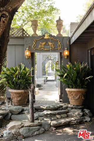 8805 Lookout Mountain Ave, Los Angeles, CA 90046