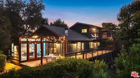19806 Valley View Dr, Topanga, CA 90290