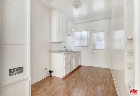 6340 10th Ave, Los Angeles, CA 90043
