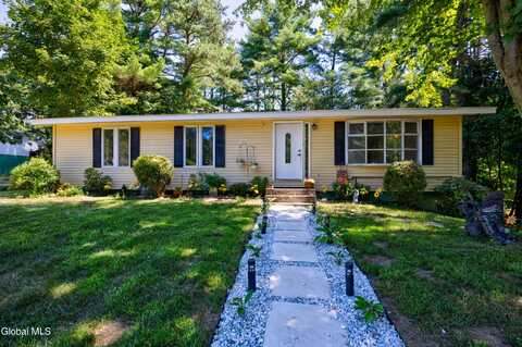 4 Hillcrest Avenue, Queensbury, NY 12804