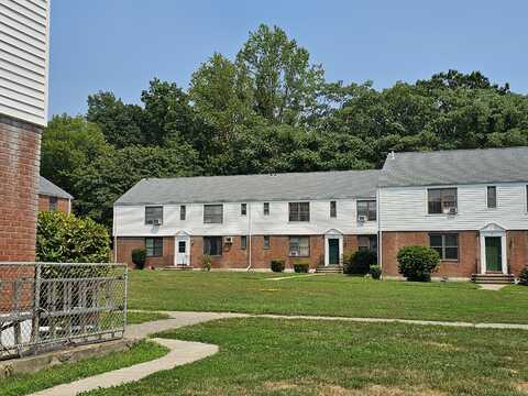 39 Nob Hill Circle, Bridgeport, CT 06610