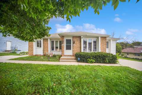 130 E Mckinley Avenue, Des Moines, IA 50315