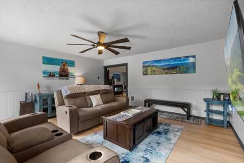 812 4th Avenue E, Columbia Falls, MT 59912
