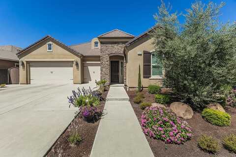 2673 Everglade Avenue, Clovis, CA 93619