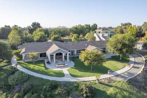 1098 Rainbow Avenue S, Sanger, CA 93657
