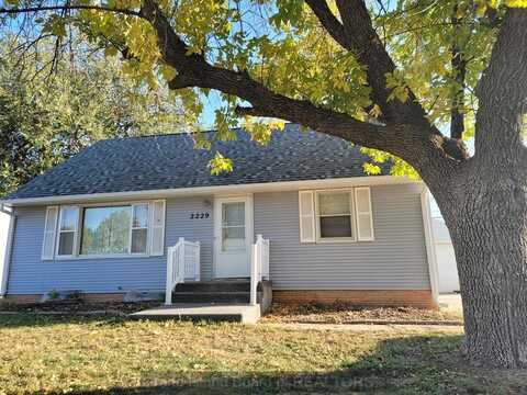 2229 W 8th St, Hastings, NE 68901
