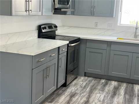 158 Greenbriar Townhouse Way, Las Vegas, NV 89121