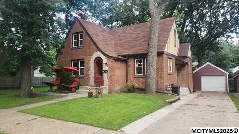 1036 1st St NW, MASON CITY, IA 50401
