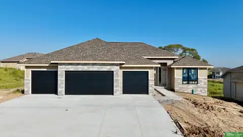10118 Laramie Street, Papillion, NE 68046
