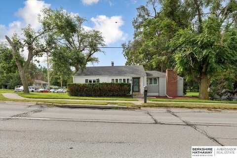 7901 Maple Street, Omaha, NE 68134