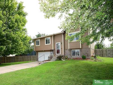 1210 Devon Drive, Papillion, NE 68046