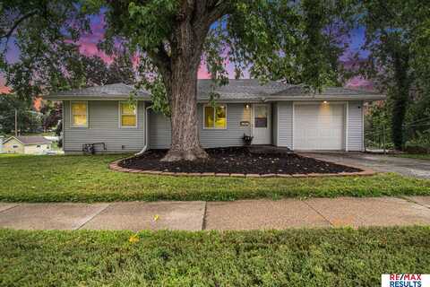 4972 Maple Street, Omaha, NE 68104