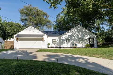 2958 Dean Lake Avenue NE, Grand Rapids, MI 49525