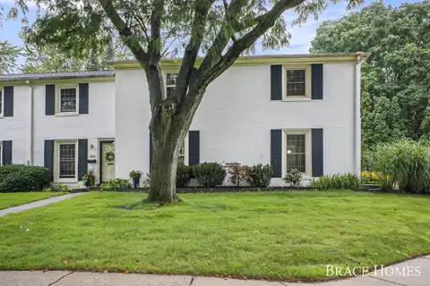 2476 Cranden Drive SE, Grand Rapids, MI 49506
