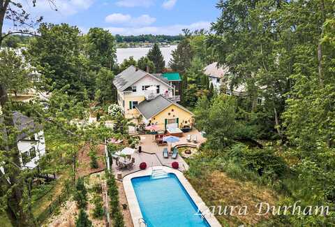 790 Lake Street, Saugatuck, MI 49453