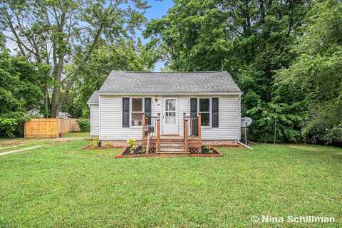 17 E Oak Street, Fremont, MI 49412