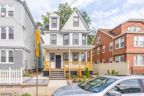 32 Palm St, Newark, NJ 07106
