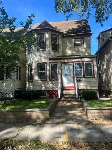 27 Llewellyn Ave, Bloomfield, NJ 07003