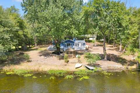 121 W Shore Dr, Hampton, NJ 07860
