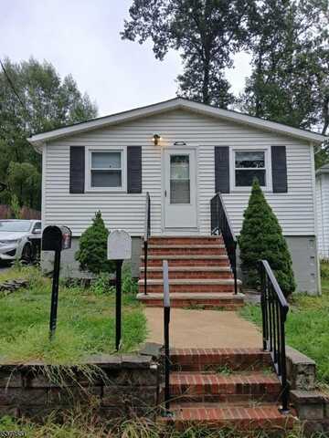 31 Bucknell Trl, Hopatcong, NJ 07843