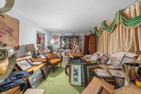 18 Cornell Pl, Manalapan, NJ 07726