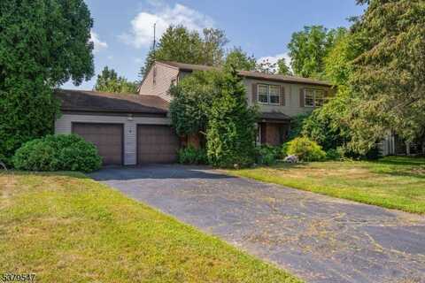 18 Cornell Pl, Manalapan, NJ 07726