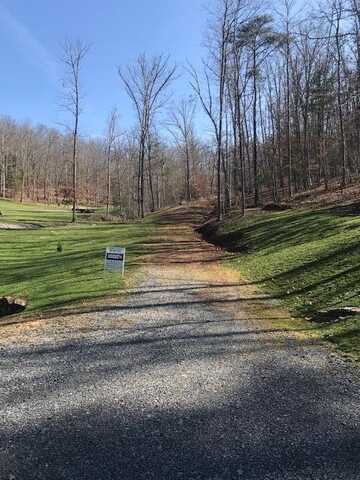 124 Stonehenge Parkway, Lewisburg, WV 24901