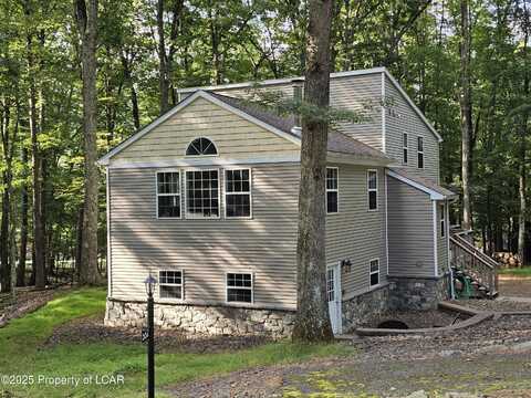 552 S Huron Circle, Hazleton, PA 18202