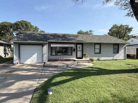 10 Harvest Ln, Hutchinson, KS 67502