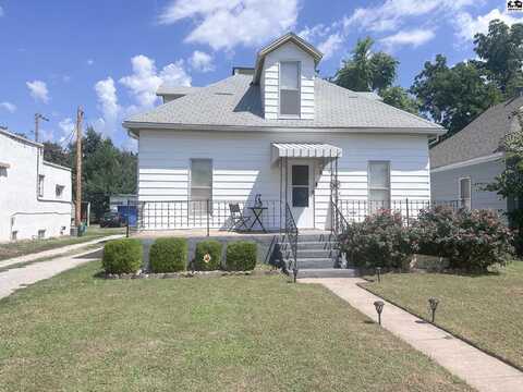 120 N Thompson St, Pratt, KS 67124