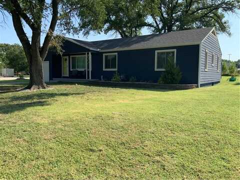 700 S Fry Street, Yates Center, KS 66783